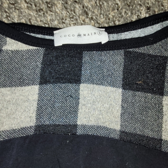 Coco and Main mixed pattern long sleeve top size large - Picture 2 of 3